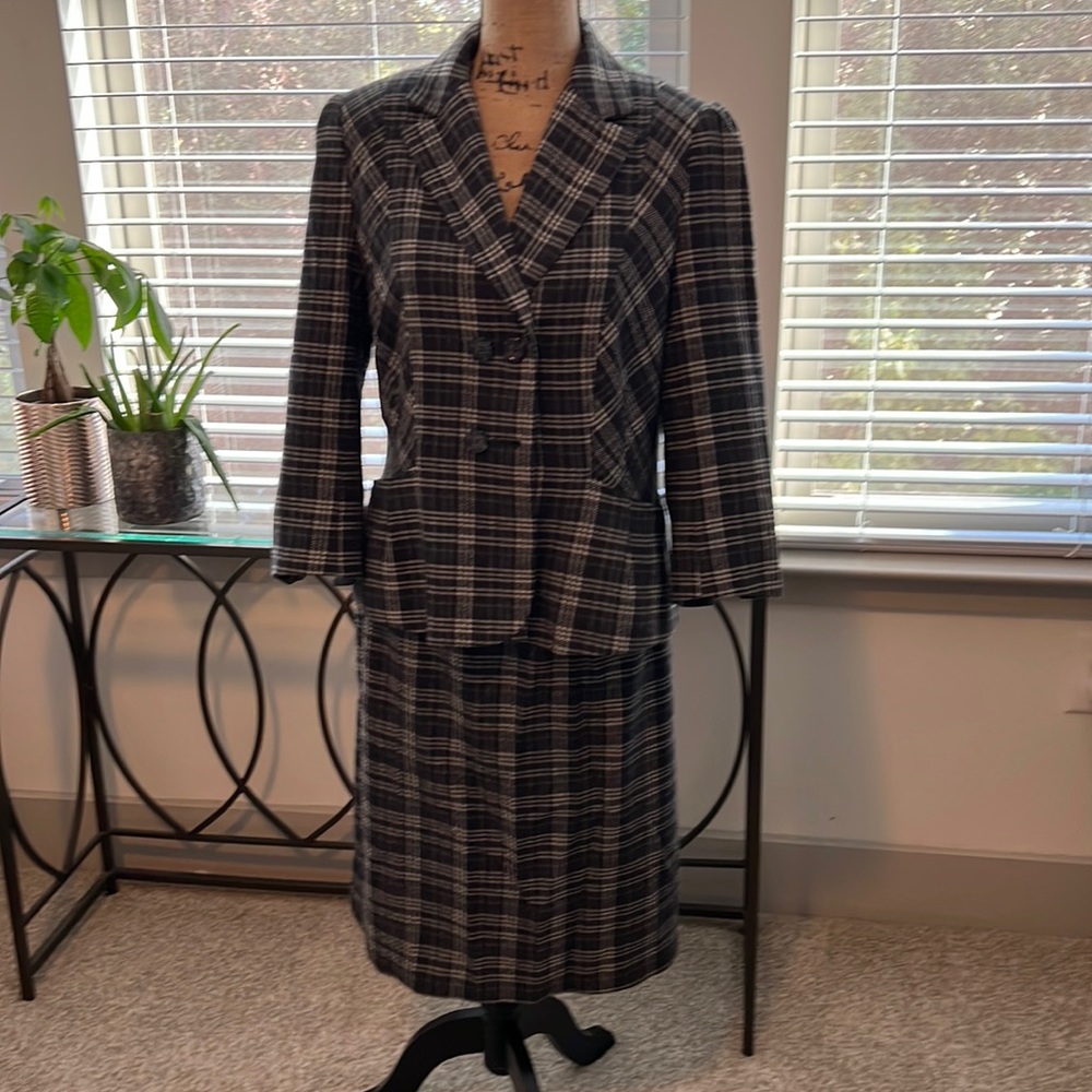 Banana Republic wool Skirt Suit